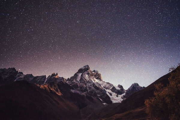 Фотообои горы под звёздным ночным небом