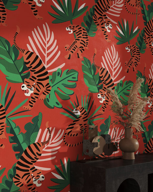 Обои тропические листья и тигры паттерн на красном фоне в гостиной