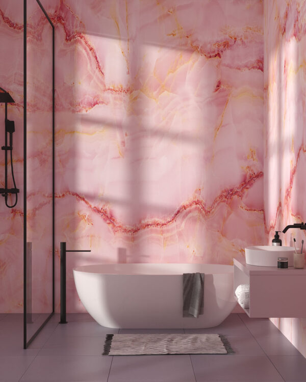 Фотообои под мрамор в нежно-розовых тонах с золотыми прожилками в ванной
