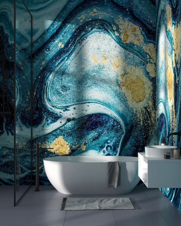Сучасні фотошпалери з текстурою розводів фарби у синіх відтінках із золотими вкрапленнями у ванній кімнаті