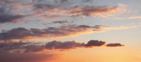 Фотошпалери з хмарами на яскравому заході сонця
