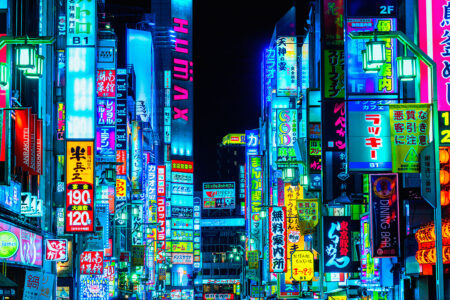 Фотообои небоскребы Токио с неоновыми вывесками