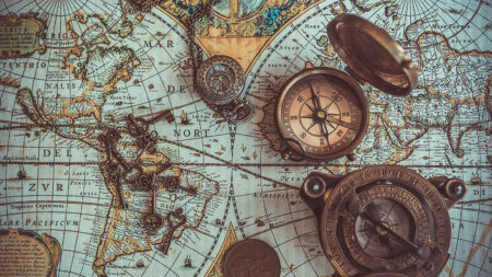Вінтажні фотошпалери з компасом та старовинною картою світу