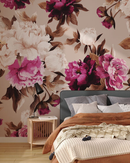 Обои пионы нарисованные в белом и розовом цвете на бежевом фоне в спальне