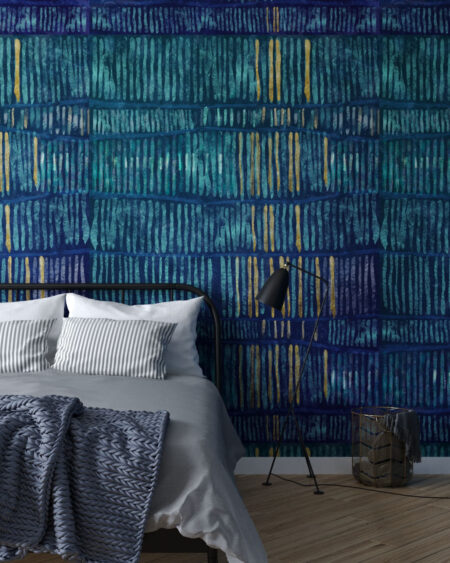 Шпалери паттерн з абстрактними лініями в синіх тонах та золотих у спальні
