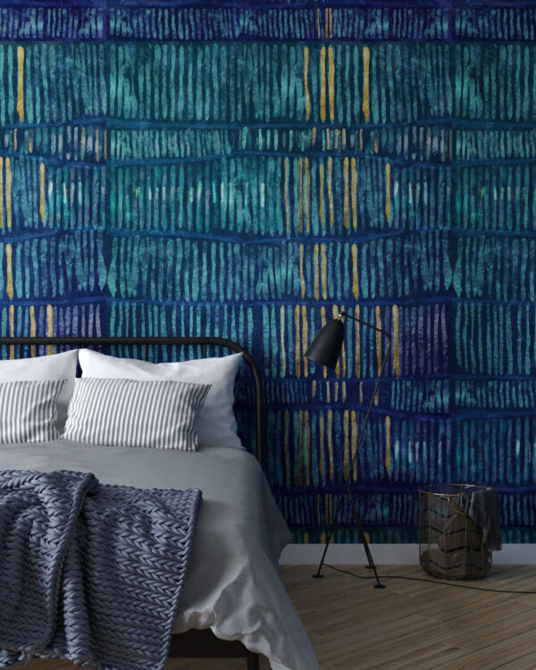 Шпалери паттерн з абстрактними лініями в синіх тонах та золотих у спальні