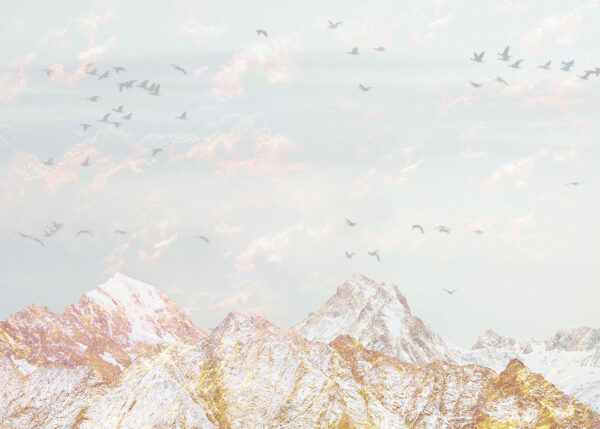 Дизайнерские обои горы с изображением позолоченных вершин и летающих птиц в небе