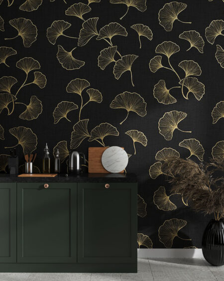 Дизайнерские обои листья гинкго паттерн в золоте на черном фоне
