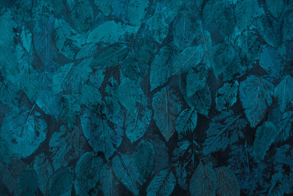 Дизайнерські шпалери листя в синіх відтінках на темному тлі