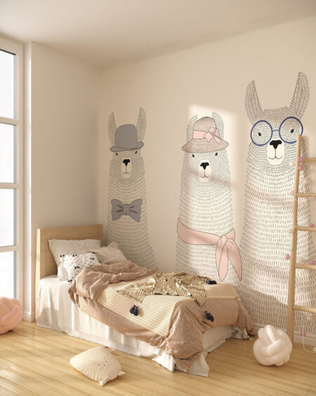 Обои ламы с аксессуарами на светло-бежевом фоне в детской комнате