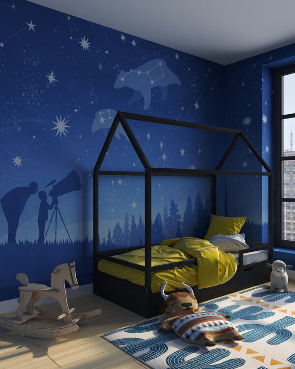Дизайнерские фотообои созвездия большой и малой медведицы над пейзажем леса и людьми, смотрящими в телескоп, в детской комнате