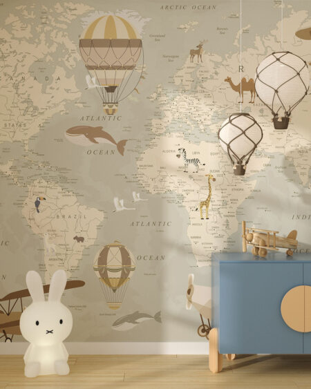 Дитячі фотошпалери карта світу з тематичними тваринами та морськими жителями, а також літаками та повітряними кулями у дитячій кімнаті
