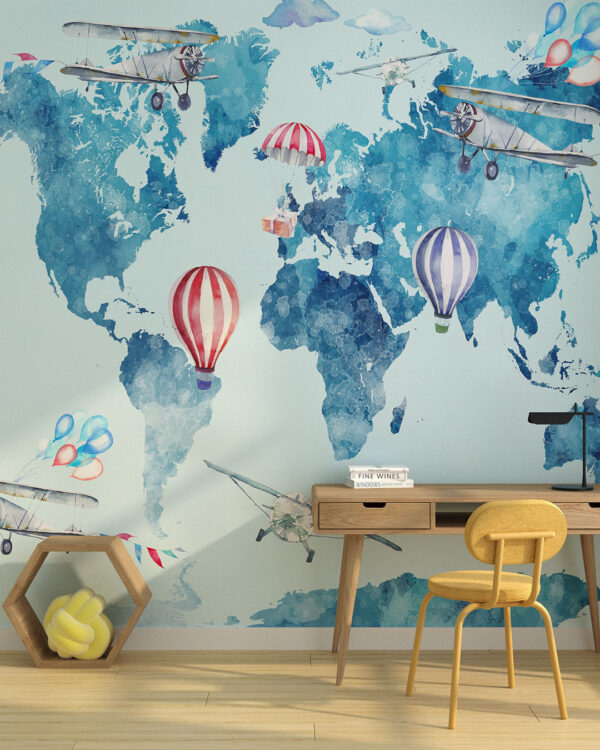Дизайнерські фотошпалери акварельна карта світу синього кольору з малюнками літаків та повітряних куль у дитячій кімнаті